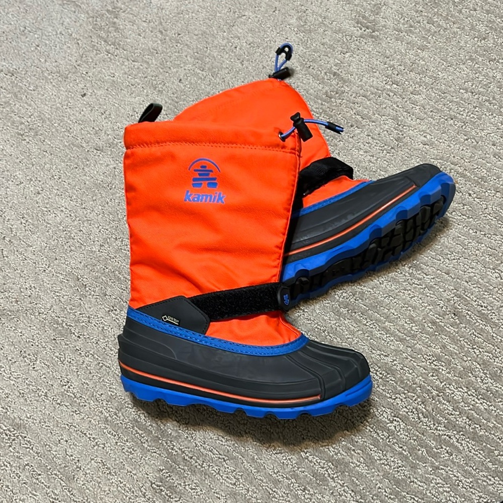 Kamik kids winter boots. Barely worn. Size 2. Removable liner.